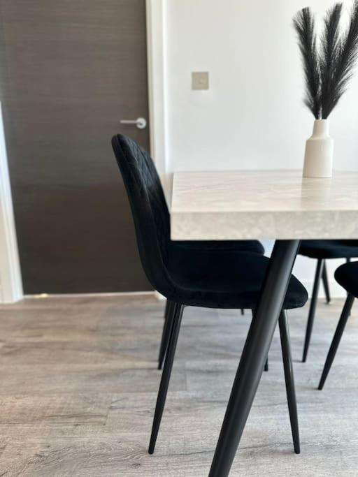 Stylish Central York Apartment Free Parking & Gym מראה חיצוני תמונה