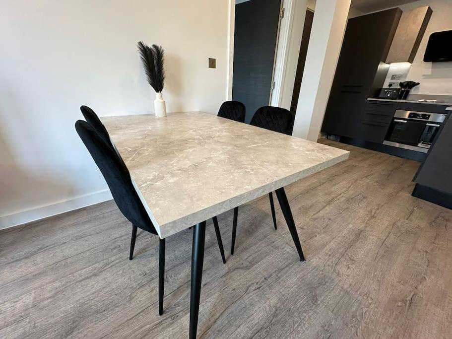 Stylish Central York Apartment Free Parking & Gym מראה חיצוני תמונה